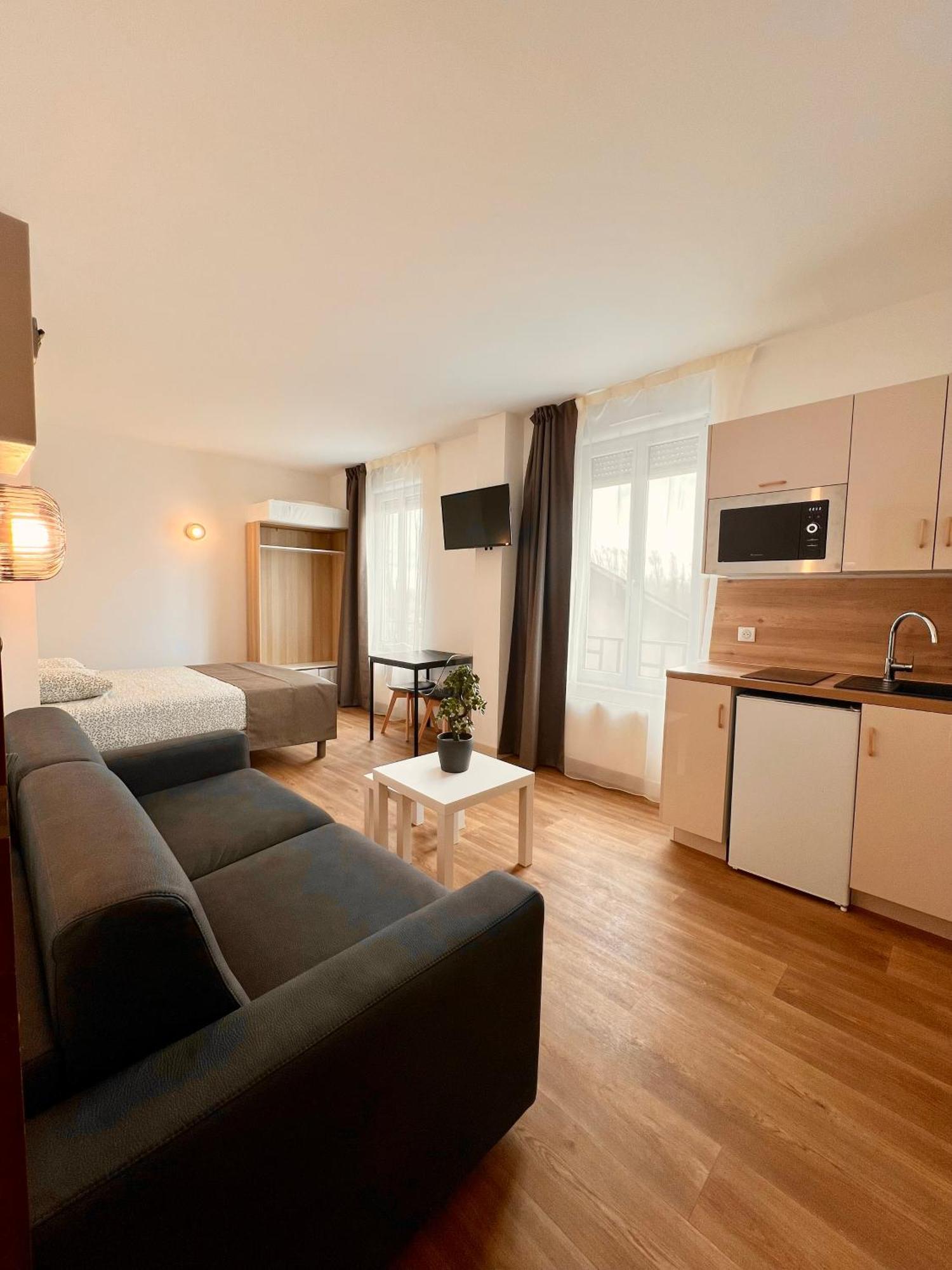 Studio 4 Pers Face Gare Sncf Appart Hotel Le Cygne D4 Bourges Bagian luar foto