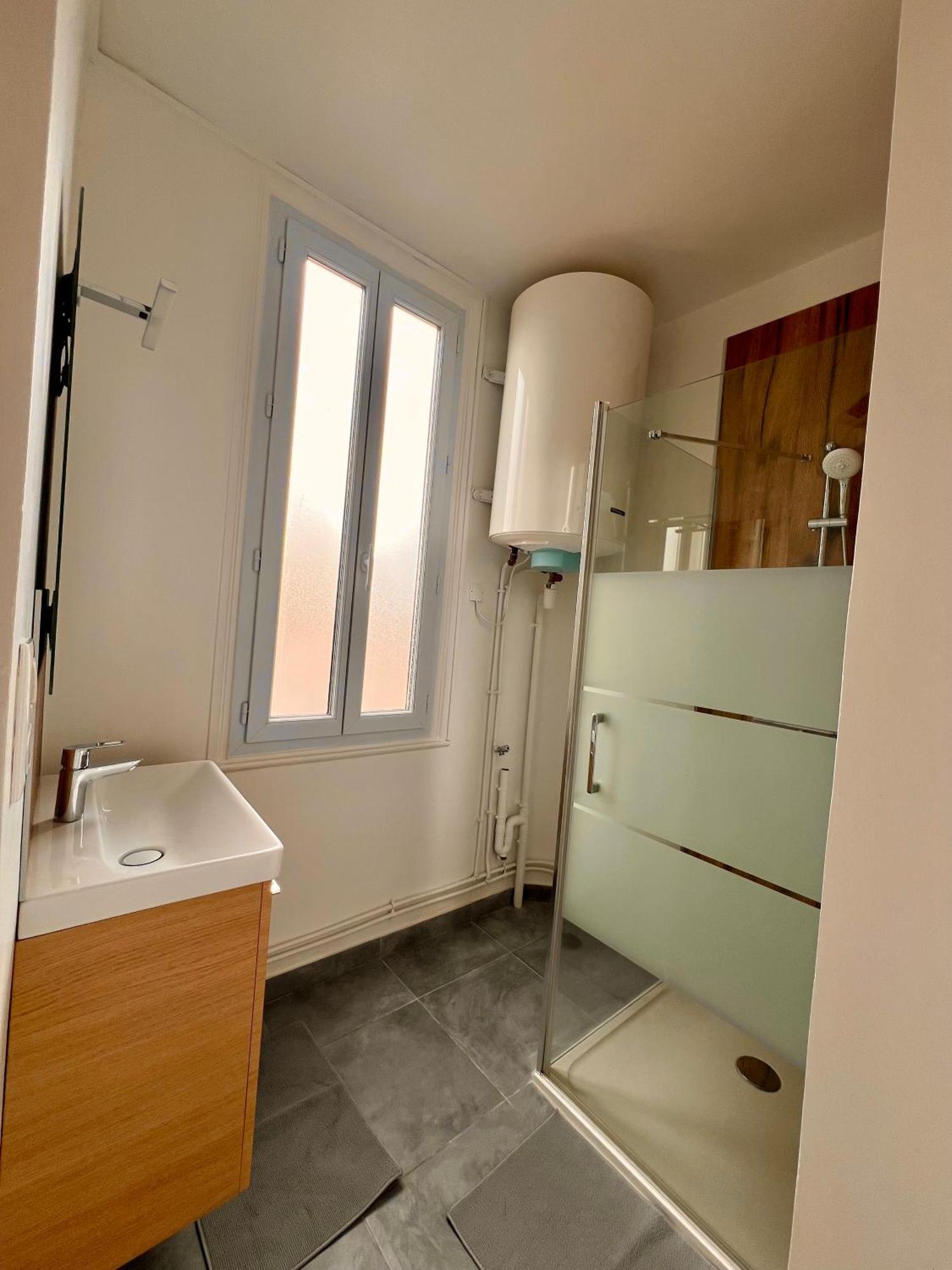 Studio 4 Pers Face Gare Sncf Appart Hotel Le Cygne D4 Bourges Bagian luar foto